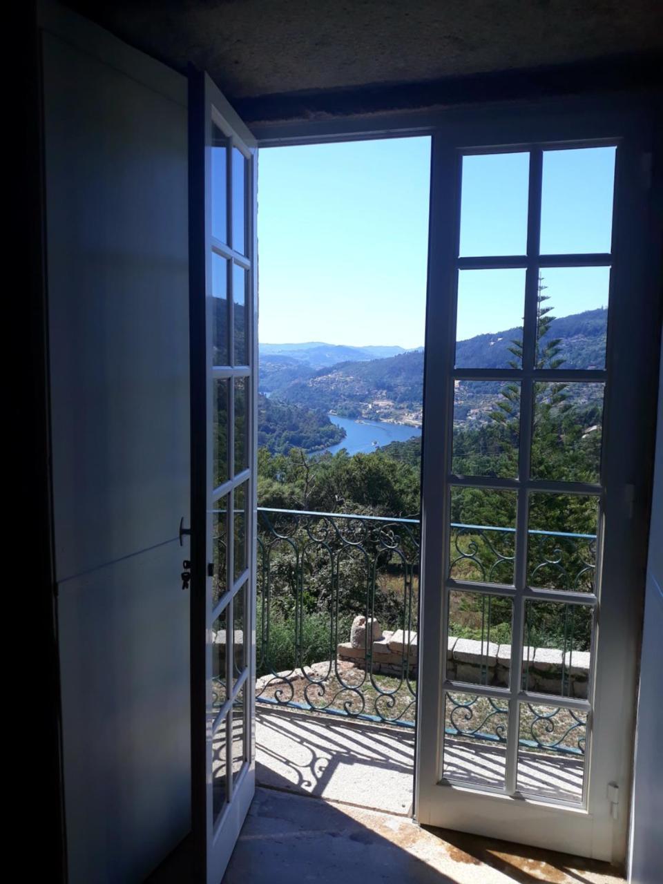 Quinta De Aguia - Non-Smoking Property Hotell São Lourenço do Douro Exteriör bild